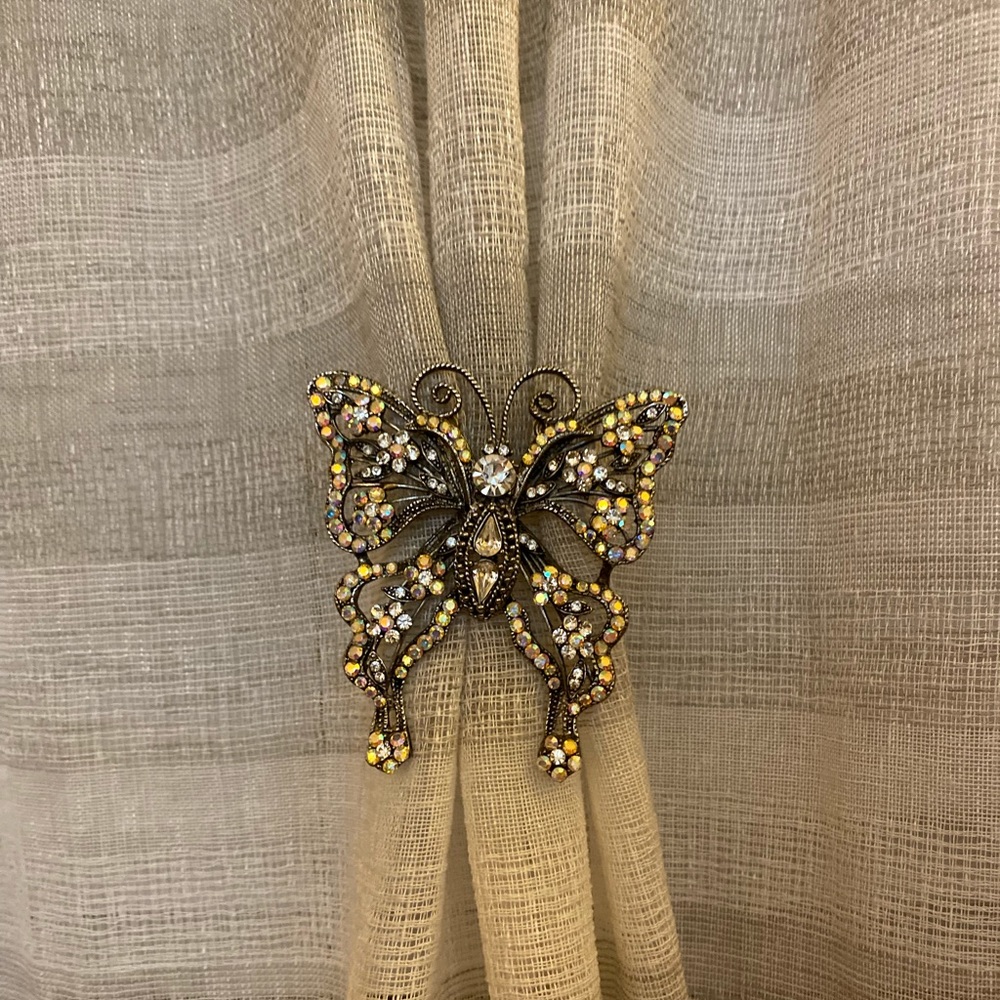 Butterfly Brooch w/Clear and iridescent stones - Picture 2 of 7